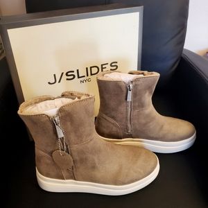 NWB J/SLIDES NYC DOUBLE ZIP ANKLE BOOTS - SIZE 6